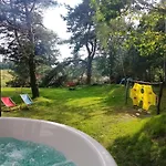 Warmia Forest House - Pod Koronami Drzew 度假居 Jedzbark